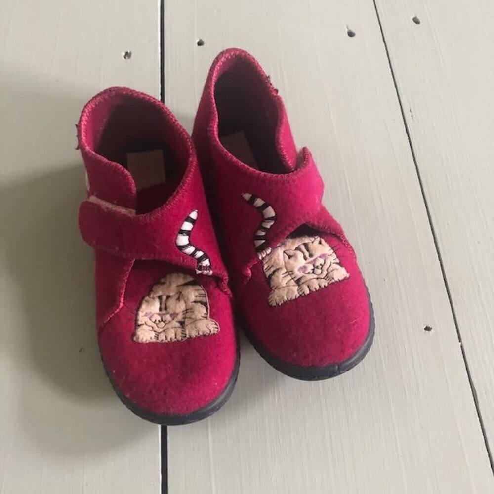 Red Kids Shoes with Animal Design - Picture 2 of 6